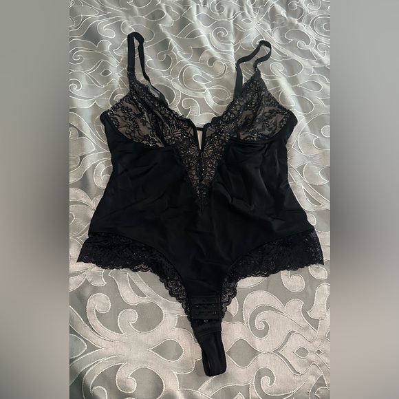 V-Neck Half Laced Bodysuit - Picture 2 of 3